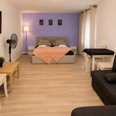 Corner Hostel *